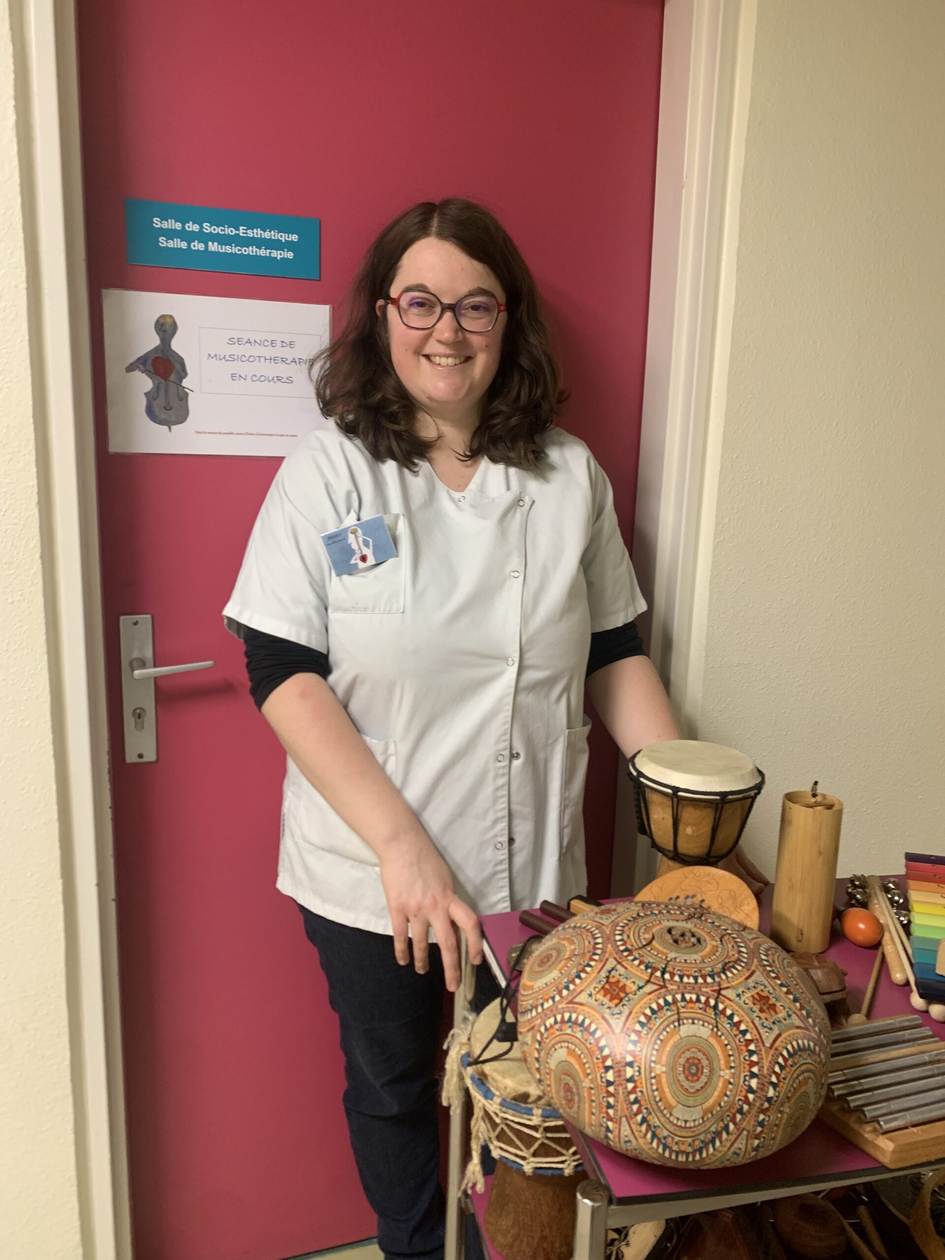 Au CHRU de Tours, une musicothérapeute accompagne les patients pris en charge en rhumatologie