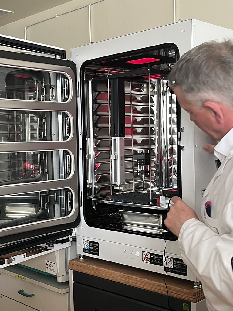 Le Fonds Clinatec et le CHRU de Tours s’associent pour étudier les effets de la lumière sur les cellules humaines et déterminer les doses optimales