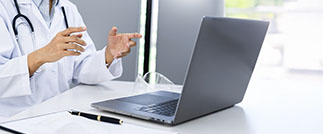 La téléconsultation permet à un patient de consulter à distance son médecin